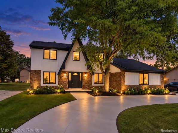 6128 Anne Dr, West Bloomfield, MI 48322