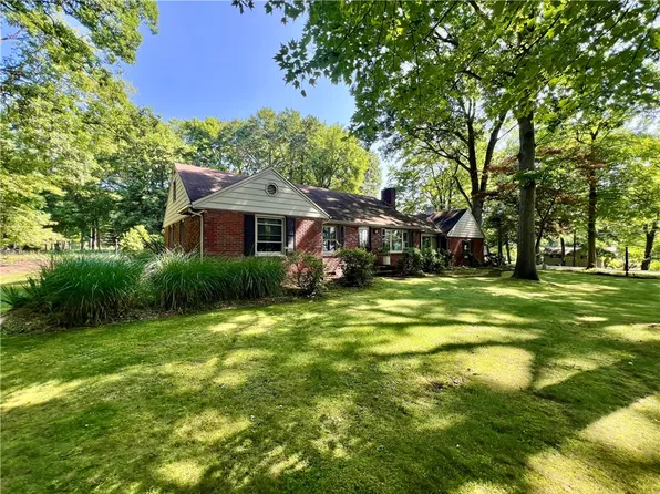 963 Kings Chapel Rd, New Castle, PA 16105