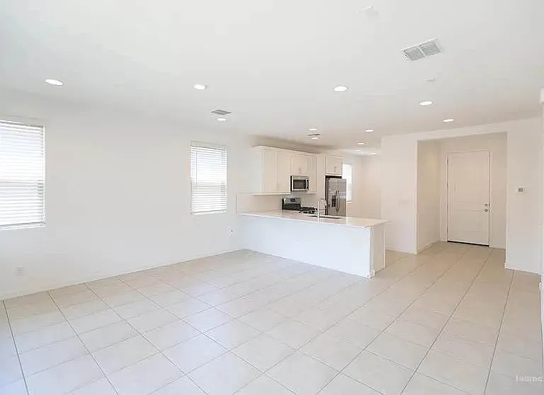 9331 W Glenrosa Ave — Photo 4