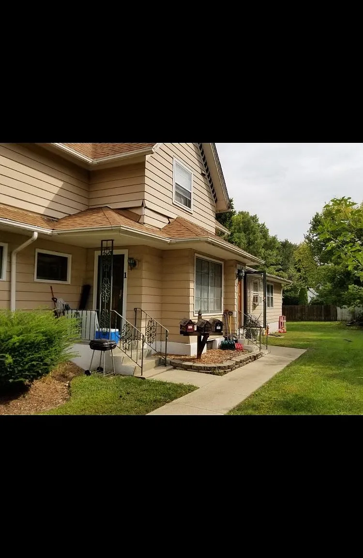 127 College St — Photo 2
