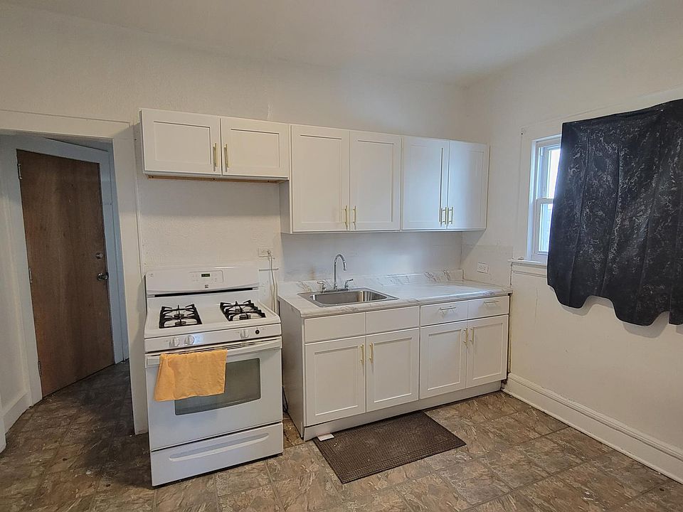 1st image of 50 Lindsley Pl #1R