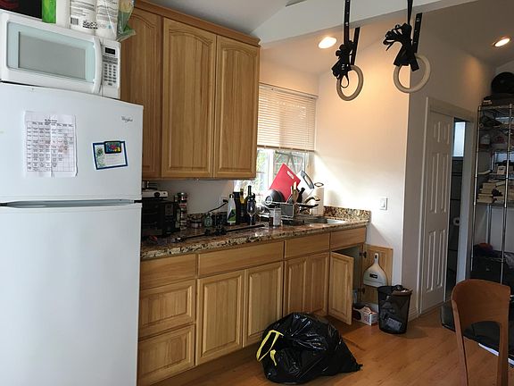 4th image of 552 Georgia Ave