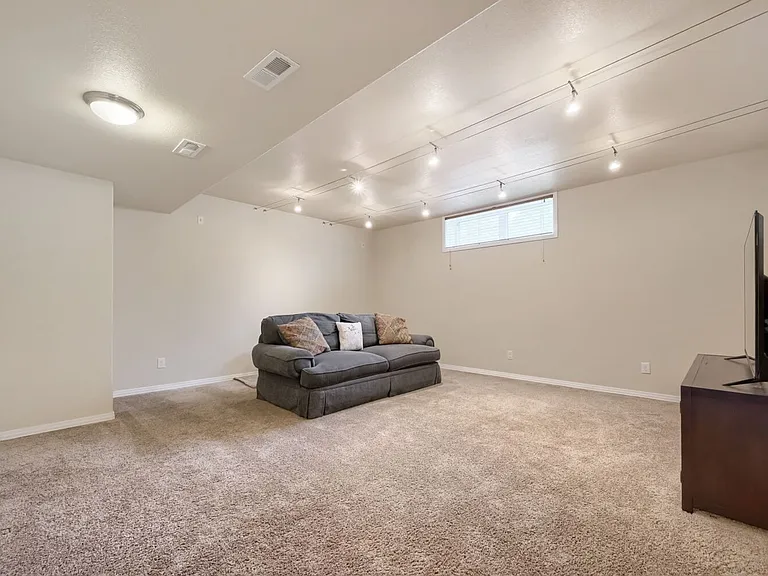 927 Poplar Pl — Photo 15
