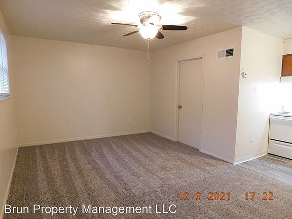 3rd image of 3216 Garden Dr #12