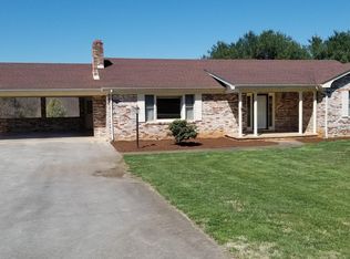 1707 Oakwood St, Bedford, VA 24523