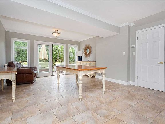 5th image of 336 Knollwood Ave