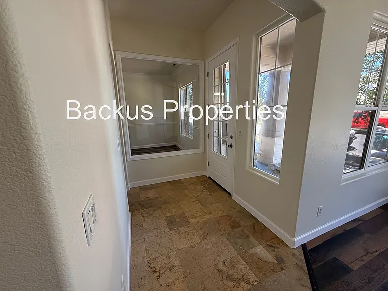 7 Moreno St — Photo 5