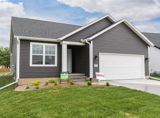 9002 Grand Oaks Dr NE, Cedar Rapids, IA 52402