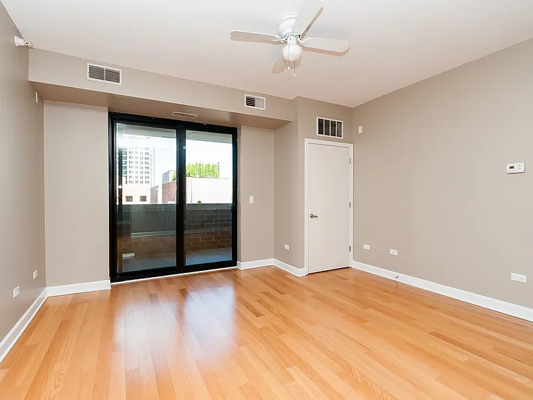 451 W Huron St #703 — Photo 10
