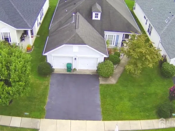 4 Summerlawn Dr, Lakewood, NJ 08701
