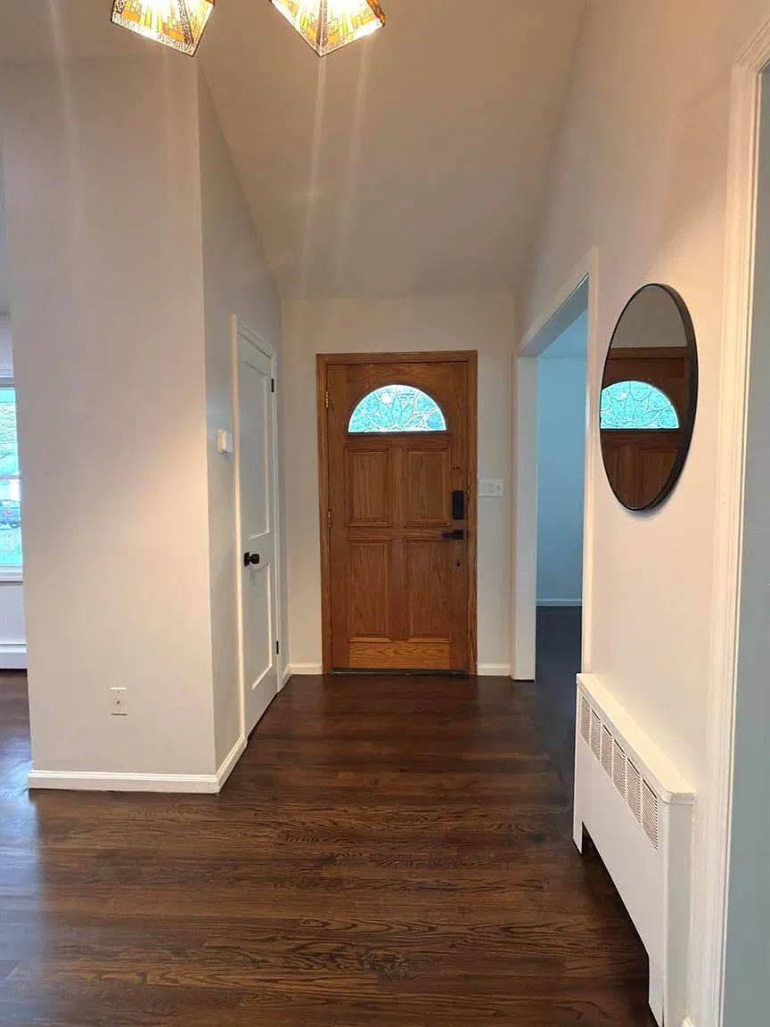 4 bed, 2.5 bath, 2600 sqft, $6,500 — Photo 2