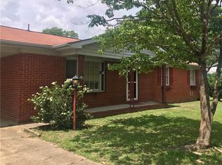 1440 Glanis Dr, Fayetteville, NC 28304