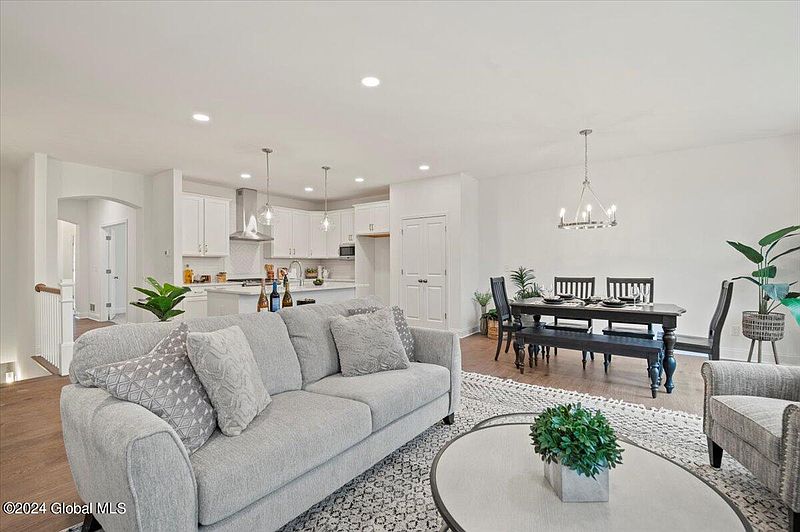 4th image of 19 Magnolia Drive