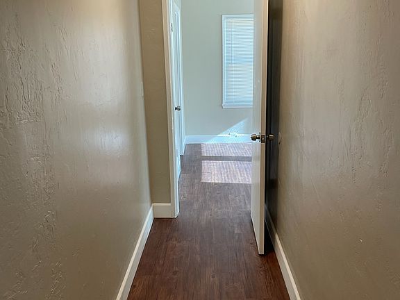 4th image of 821 Washington Ave