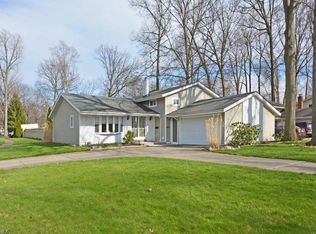 4017 Darby Ln, North Olmsted, OH