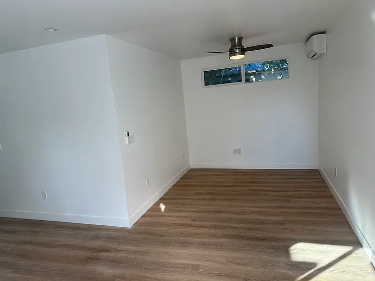 2924 S Bentley Ave — Photo 3