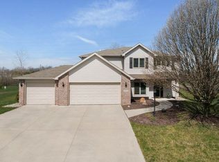 8202 Grand Forest Ct, Fort Wayne, IN 46815