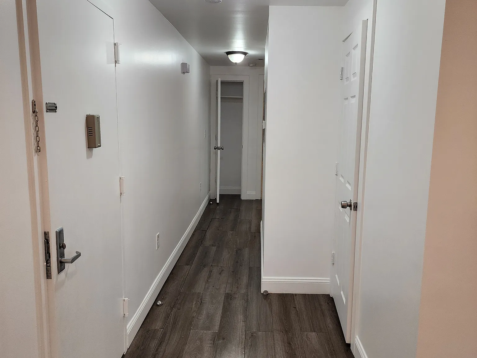 2 bed, 1000 sqft, $2,400 — Photo 2