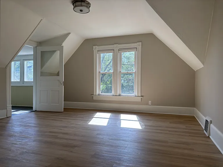 1702 Ferry St — Photo 8