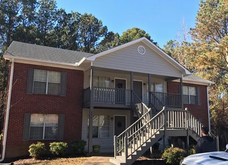 2086 Oakwood Dr