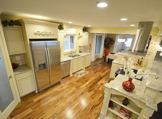 1270 Indianwood Dr, Brookfield, WI 53005