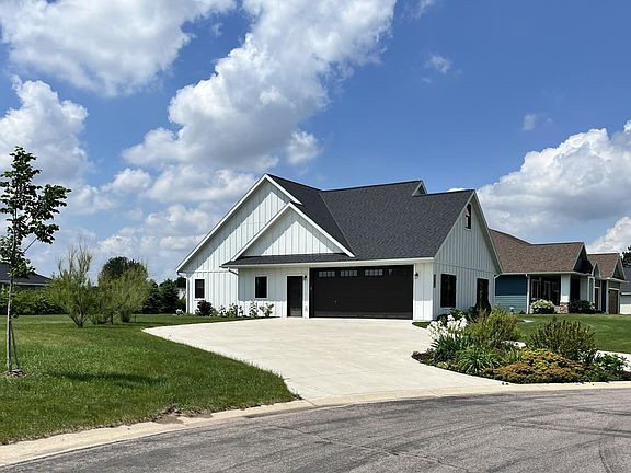 4th image of 721 Saint James Cir
