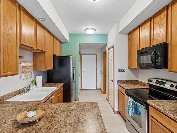4th image of 2200 Hart Ave APT 2