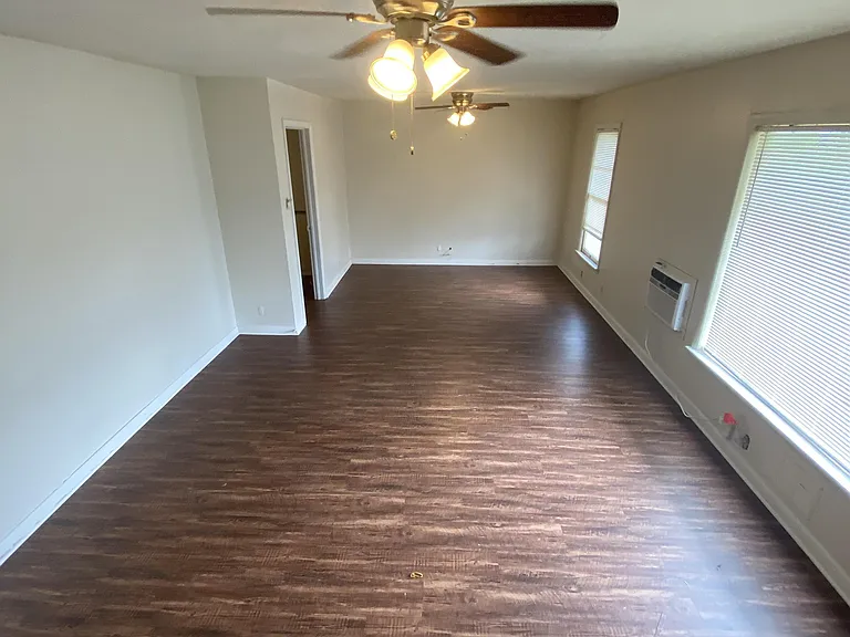 2204 San Jose Dr — Photo 2