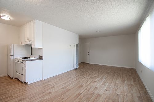 1st image of 8240 Whitsett Ave APT 214