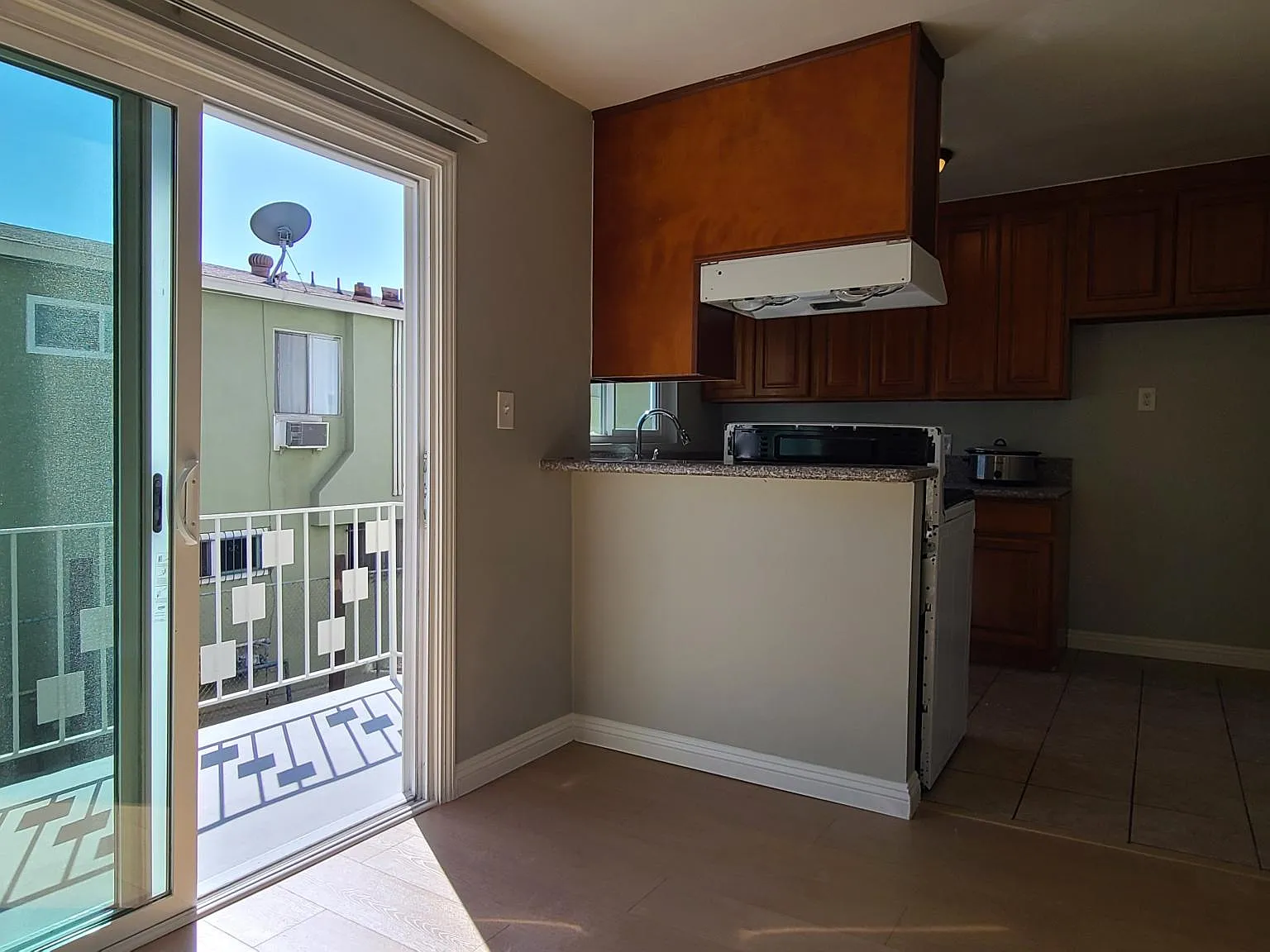 2 bed, 1.5 bath, 900 sqft, $2,300 — Photo 4