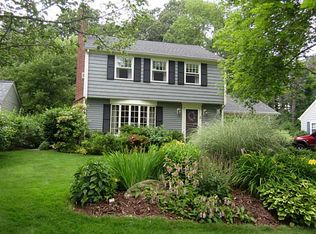6 Paquin Rd, Barrington, RI 02806