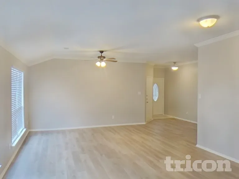 716 Sequoia Dr — Photo 2