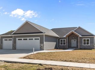 W5759 Roundstone Pl, Menasha, WI 54952