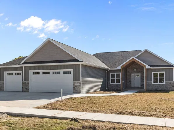 W5759 Roundstone Pl, Menasha, WI 54952