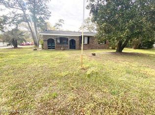201 NE 48th St, Oak Island, NC 28465