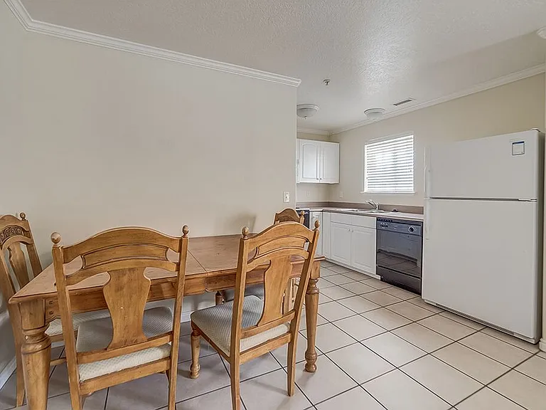 239 E 300 N #304 — Photo 4