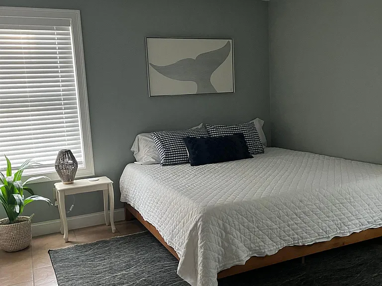 1st floor king bedroom