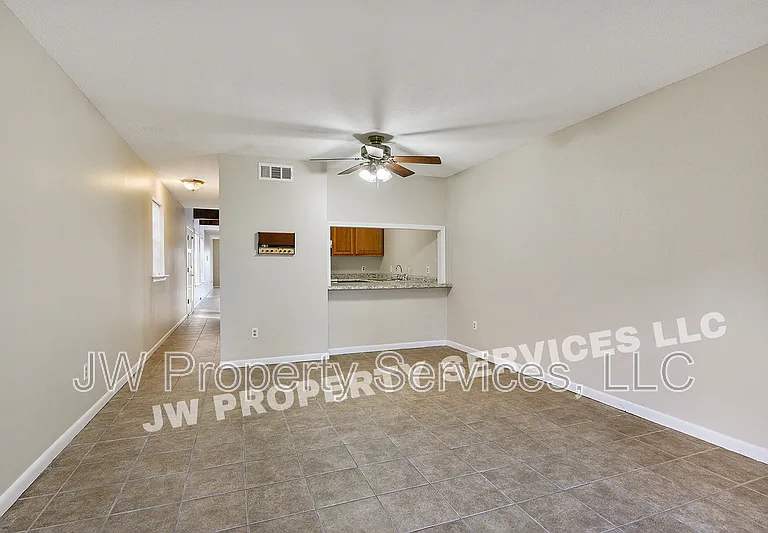 309 Lilac St — Photo 6