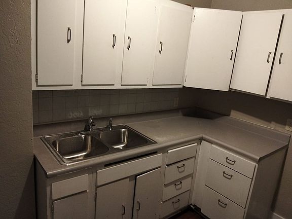 5th image of 3106 Smith St