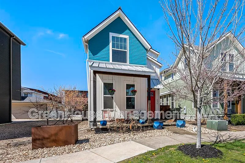 3 bed, 3.0 bath, 2002 sqft, $6,500 — Photo 2