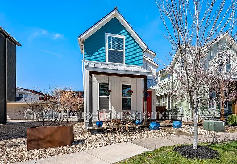 636 SW B St — Photo 2