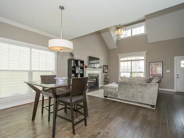 1704 Coral Ct — Photo 9
