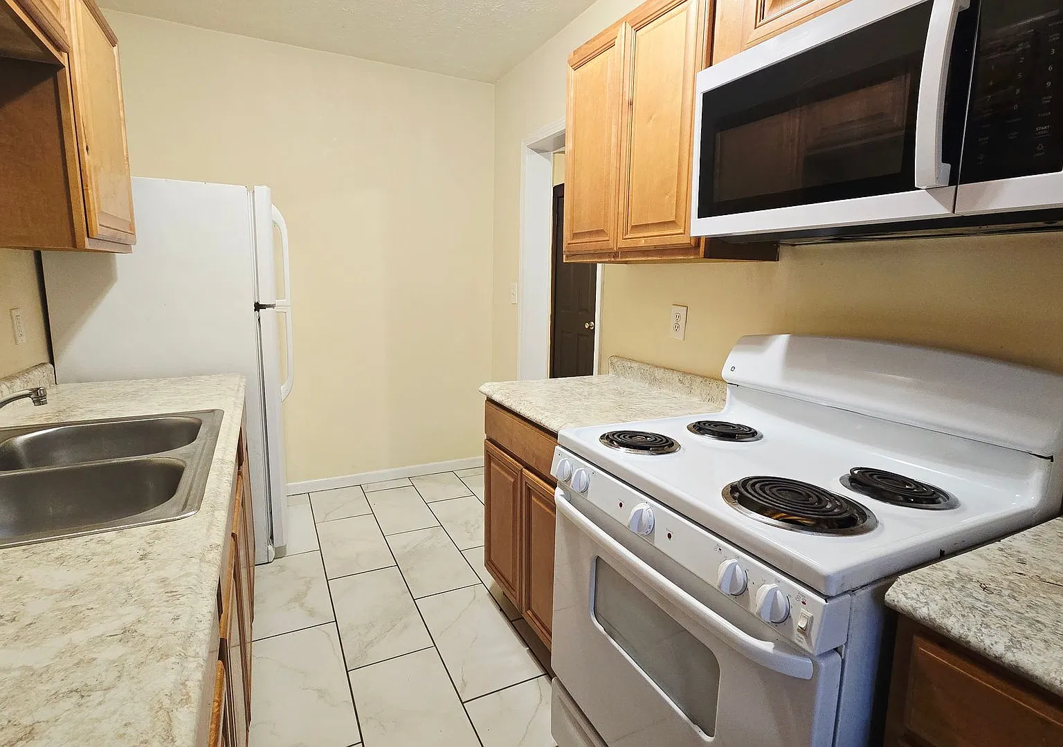 2422 Benderwirt Ave — Photo 3