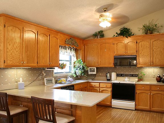 5th image of 243 Jefferson Dr W
