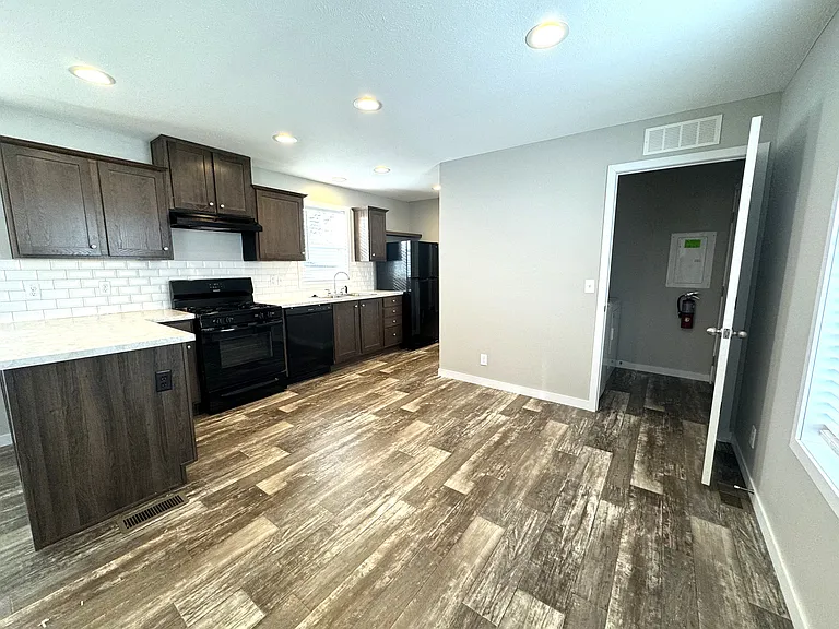 Westbridge Manor — Photo 101