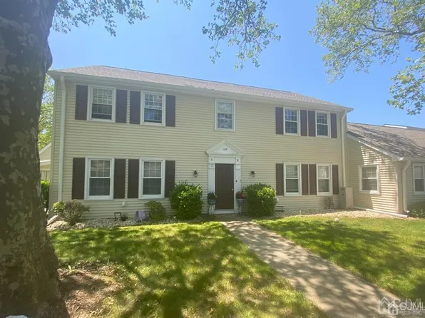 108 Hanover Ln #O, Monroe Township, NJ 08831