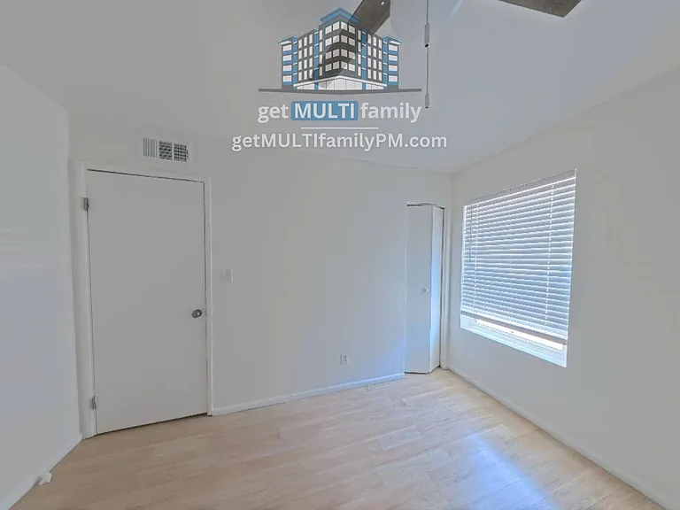 327 E Vine Cir #202 — Photo 3