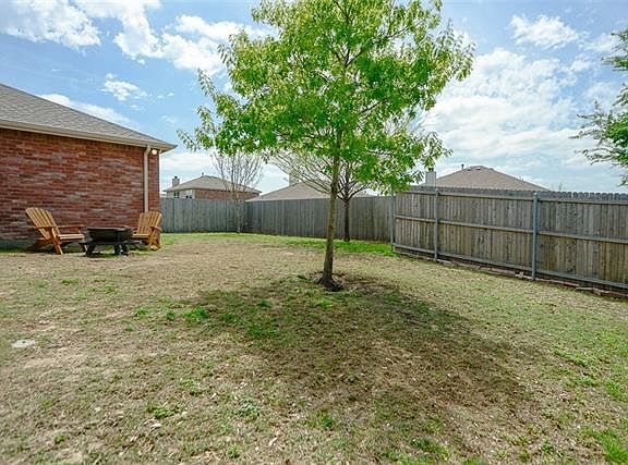 4th image of 329 Highland Creek Dr