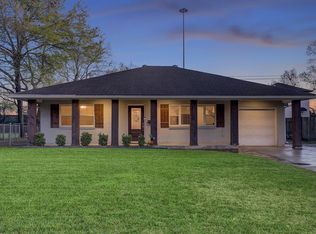 801 W 30th St, Houston, TX 77018