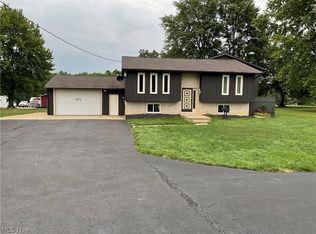 2276 E Turkeyfoot Lake Rd, Akron, OH 44312